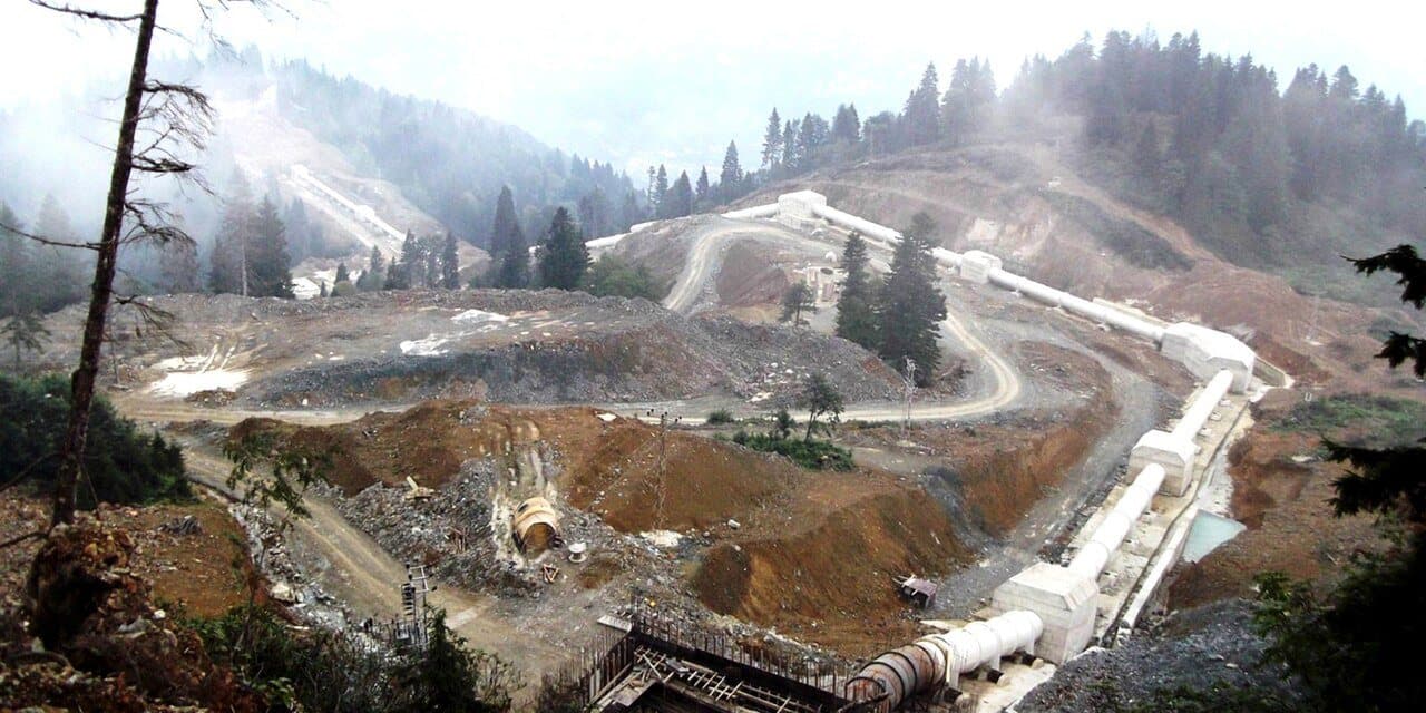 Penstock installation on the mountainside at Akköy II HEPP, Gümüşhane